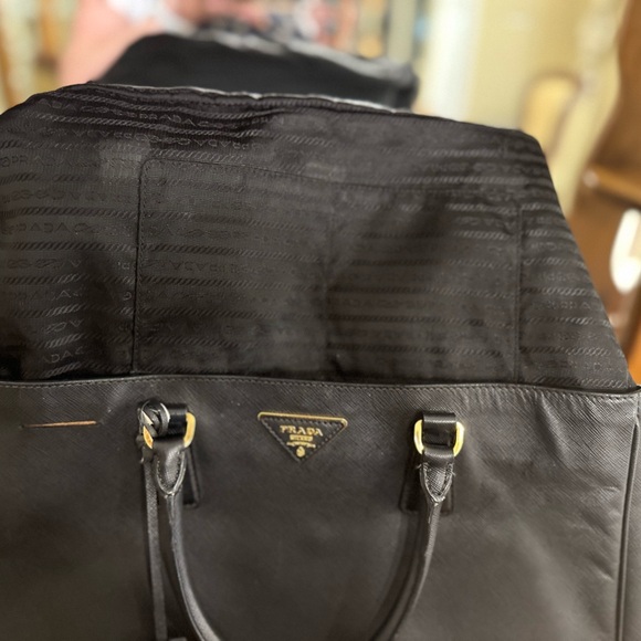 LAST CHANCE OFFER HAS BEEN MADE!!Prada Saffiano leather. Near mint condition!! I - Picture 14 of 14